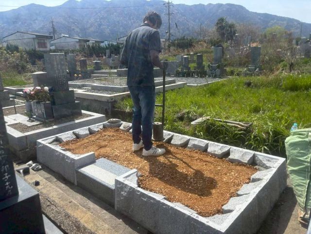 養老町墓地　新しい墓石の建立　④外柵設置